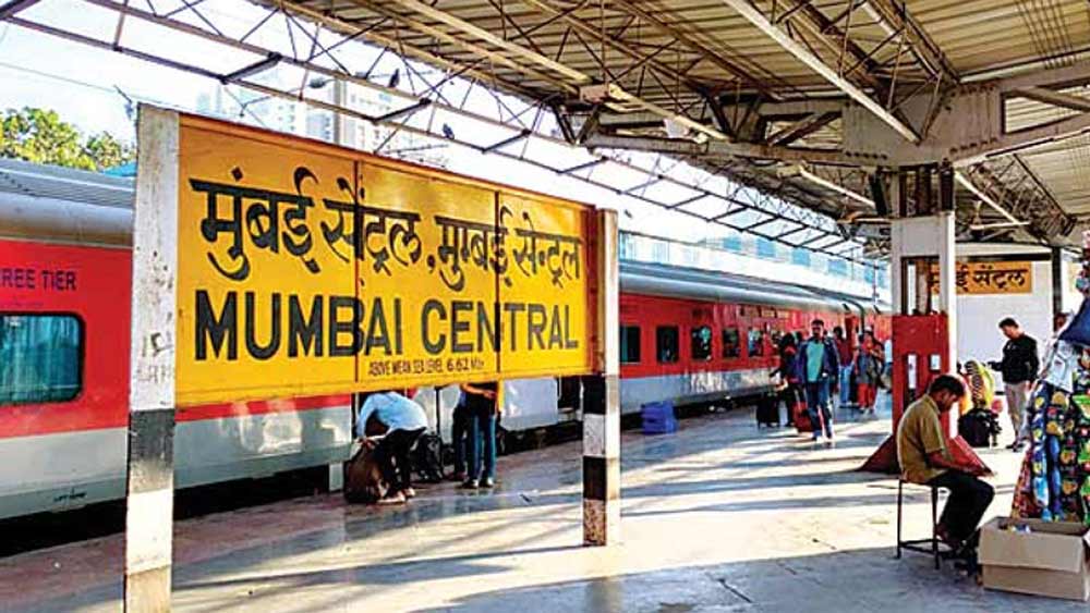 মহারাষ্ট্রের মুম্বই সেন্ট্রাল স্টেশনে চালু হয়েছে অত্যাধুনিক রিটায়ারিং রুম। সস্তায় যাত্রীরা এ বার স্টেশনেই বিলাসবহুল হোটেলের আরাম উপভোগ করতে পারবেন। অত্যাধুনিক এই রিটায়ারিং রুমকে বলা হচ্ছে ‘পড’।