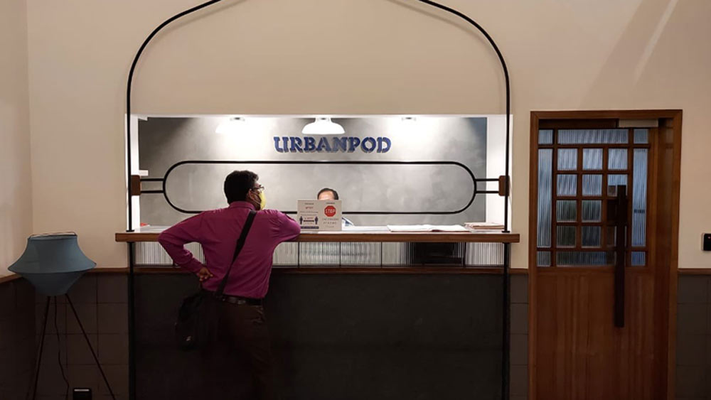 এর নাম দেওয়া হয়েছে আর্বানপড। আধুনিক হোটেলে যে সব সুবিধা পাওয়া যায়, মুম্বই সেন্ট্রাল স্টেশনের পড-এও সে রকমই বিলাসবহুল ব্যবস্থা রয়েছে।