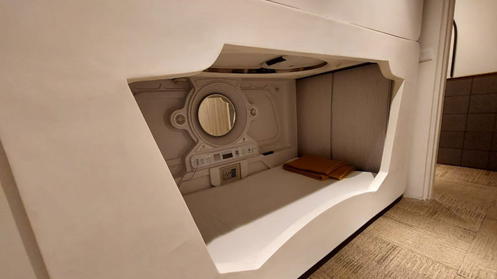 প্রতি পডে শোওয়ার জন্য বিছানা থাকছে। এখানে বিনামূল্যে ওয়াই-ফাই দেবে রেল। মালপত্র রাখার জন্য আলাদা ব্যবস্থা থাকছে।