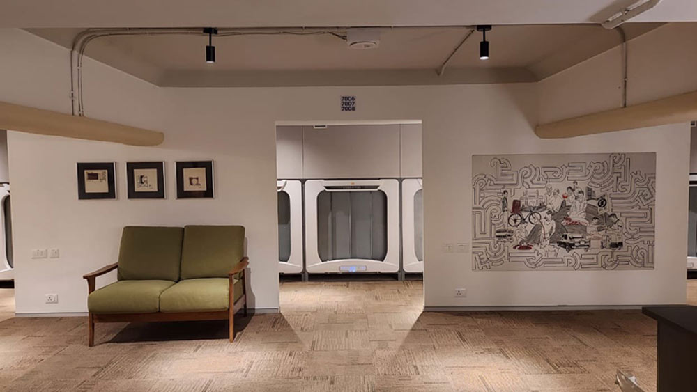 প্রতিটি পড-এ আলাদা আলোর ব্যবস্থা থাকছে। সেই আলো জ্বেলে রাতে পড়াশোনা করতে পারবেন যাত্রীরা। এতে পাশের পড-এ থাকা যাত্রীর কোনও অসুবিধা হবে না।