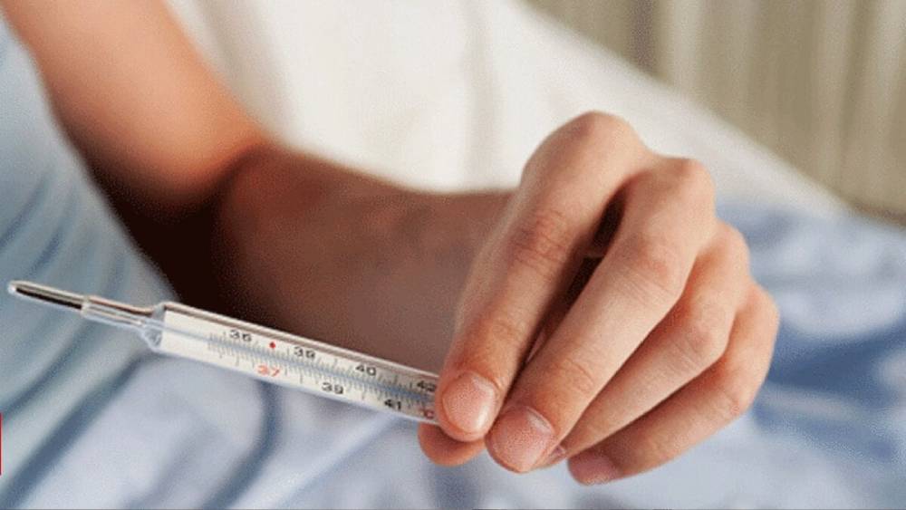 জ্বর সবচেয়ে পরিচিত অসুখগুলির মধ্যে একটি। প্রত্যেকেরই বছরের কখনও না কখনও জ্বর হয়। জ্বরের চিকিৎসায় অনেকেই ঘরোয়া পদ্ধতির সাহায্য নেন।