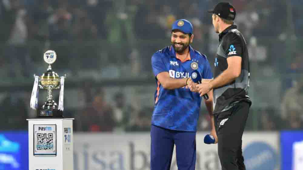 সরাসরি: টস জিতে ফিল্ডিং করার সিদ্ধান্ত নিল ভারত, অভিষেক ঘটল হর্ষল পটেলের