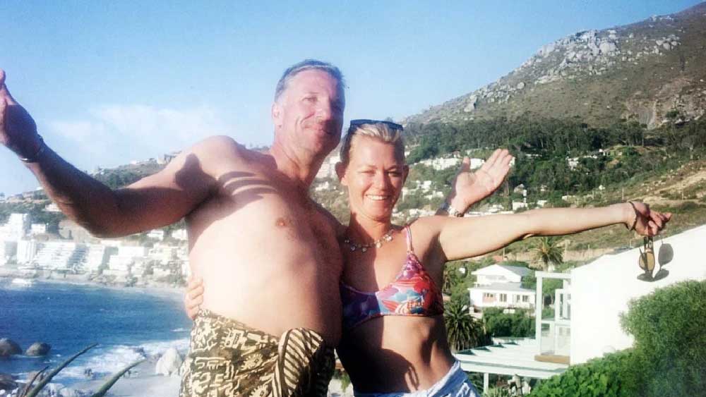 ইংল্যান্ডের প্রাক্তন ক্রিকেটার ইয়ান বথামের বিরুদ্ধে অভিযোগ ওঠে, তিনি এক অস্ট্রেলীয় পরিচারিকার সঙ্গে যৌন সম্পর্কে লিপ্ত হয়েছেন। মিস বার্বাডো়জ লিনডি ফিল্ডের সঙ্গেও বথামের যৌন কেলেঙ্কারি প্রকাশ্যে আসে।