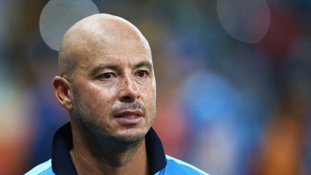 বাকি ক্রিকেটাররা ধরা পড়ে গেলেও হার্শেল গিবসকে ধরা পড়তে হয়নি। দক্ষিণ আফ্রিকার এই প্রাক্তন ক্রিকেটার আত্মজীবনী ‘টু দ্য পয়েন্ট’-এ নিজেই সব গড়গড় করে বলে দিয়েছেন। ১৯৯৯ বিশ্বকাপে অস্ট্রেলিয়ার বিরুদ্ধে ম্যাচের আগে হোটেলের ঘরে মহিলা কর্মীর সঙ্গে কী হয়েছিল, তা গিবসের বই পড়লেই জানা যাবে।