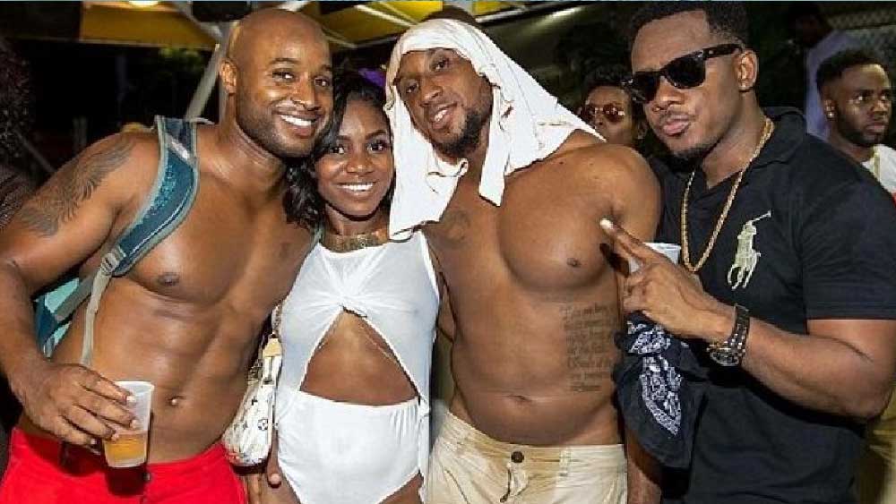 ২০০৫ সালে গোটা ওয়েস্ট ইন্ডিজ দলের বিরুদ্ধে যৌন কেলেঙ্কারির অভিযোগ ওঠে। সে বার অস্ট্রেলিয়া সফরে ছ’টির মধ্যে পাঁচটি ম্যাচে হারতে হয় ওয়েস্ট ইন্ডিজকে। দলের স্পনসর ‘ডিজিসেল’ রেগে আগুন হয়ে যায়। তাদের কর্তা হোটেলের ঘরে ক্রিকেটারদের যৌন সম্পর্কের কথা ফাঁস করেন।