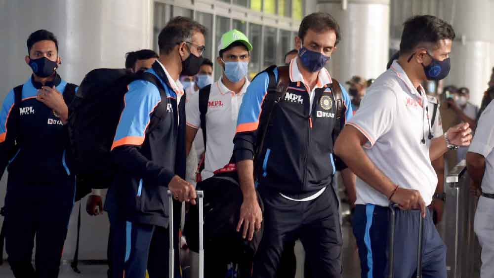 বিমানবন্দরে ভারতীয় দল