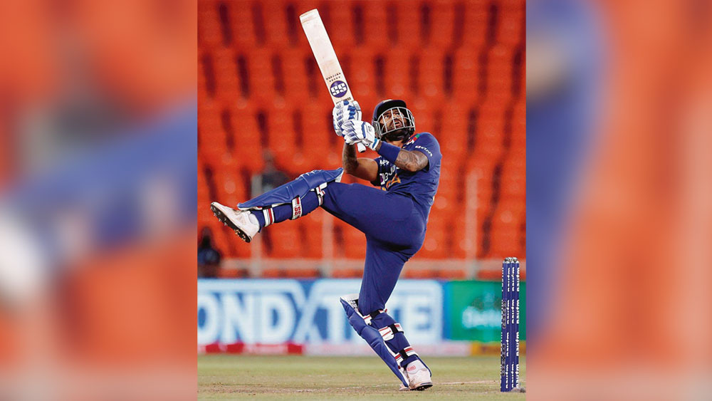 আগের দু’টি ম্যাচে খেলা সূর্যকুমার যাদব সম্ভবত তিন নম্বরে নামবেন।