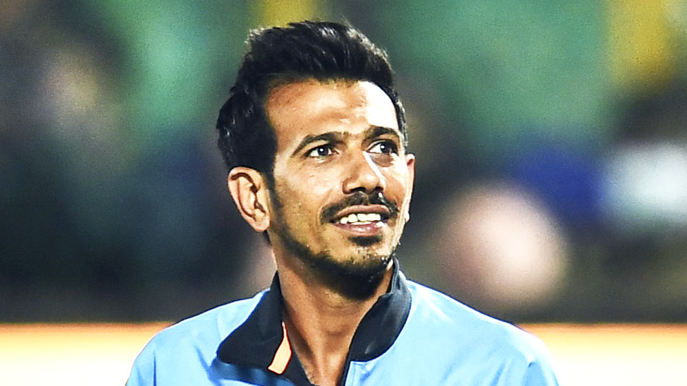 সুযোগ পাওয়ার জন্য ছটফট করছেন যুজবেন্দ্র চহাল। বাঁহাতি স্পিনার অক্ষর পটেলের জায়গায় লেগস্পিনার চহাল ইডেনে খেলতে পারেন।