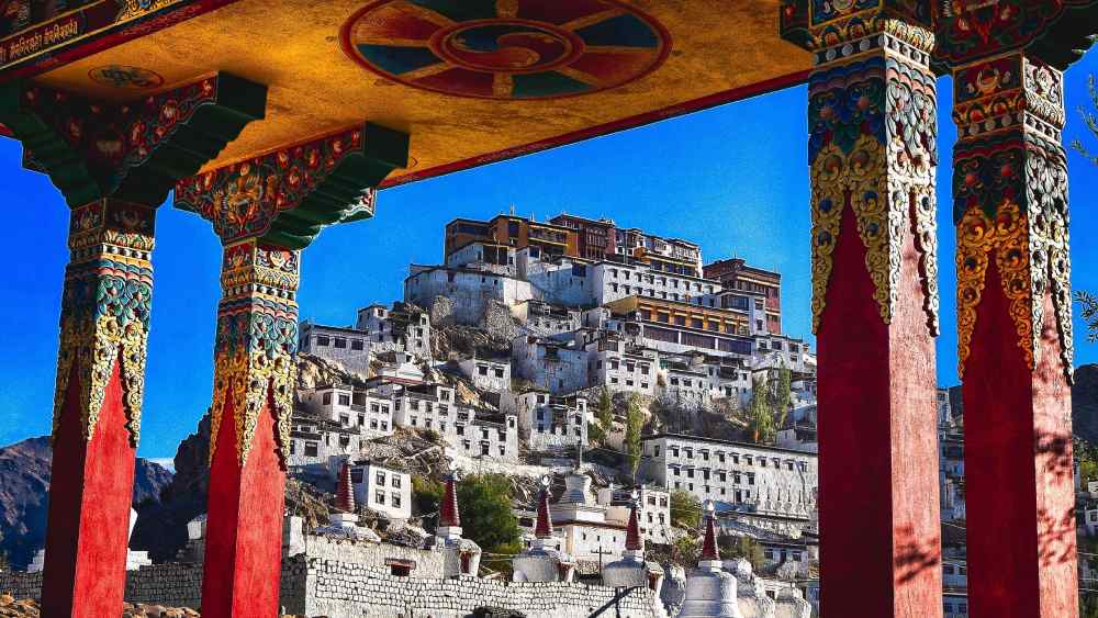 লাদাখের অভিজাত পরিবারের সন্তান। লাদাখি রাজার মন্ত্রী-সান্ত্রীরা সব সেতানেরই পরিবারের সদস্য। যদিও সেতান নিজে রাজকাজে আগ্রহী ছিলেন না।  