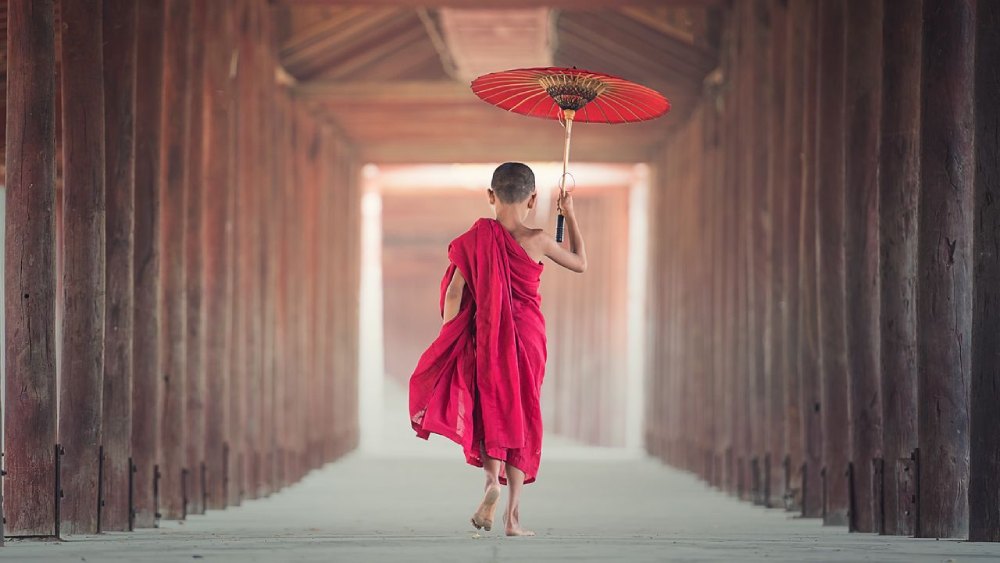 সেতানের বাবা ছিলেন বৌদ্ধ গুম্ফা রিজংয়ের প্রধান শিষ্য। বৌদ্ধ সন্ন্যাসী হওয়ার ইচ্ছে ছিল সেতানেরও। ছোট থেকেই গুম্ফায় শুরু হয় তাঁর সন্ন্যাসী হওয়ার প্রশিক্ষণ। 