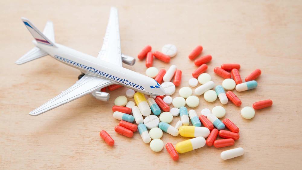 ওষুধ: জ্বর, পেটের গণ্ডগোল, সর্দি, মাথাব্যথার সাধারণ ওষুধ তো সঙ্গে রাখতেই হবে, এর সঙ্গে নিতে পারেন আরও কয়েকটি ওষুধ। শীতে অনেকের ত্বকে ছত্রাকঘটিত সংক্রমণ হয়। তার ওষুধ নিতে পারেন। এ ছাড়াও রাখুন ব্যথা কমানোর মলম বা স্প্রে।