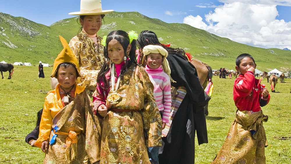 এরপরেও অনেক কিছু হয়েছে সেতানের জীবনে। জন ব্রে নামের এক ঐতিহাসিক তাঁর কথা লিখেছেন। জন জানিয়েছেন, যখনই সুযোগ পেয়েছেন সাহায্যের হাত বাড়িয়েছেন সেতান। কখনও তিব্বতের শরণার্থীরা তাঁর থেকে উপকৃত হয়েছেন তো কখনও খ্রিস্টান মিশনারিরা। সেতানের সাহায্য রথ থামেনি। পরে ছোটদের জন্য বিনামূল্যের স্কুলও খুলেছেন। 