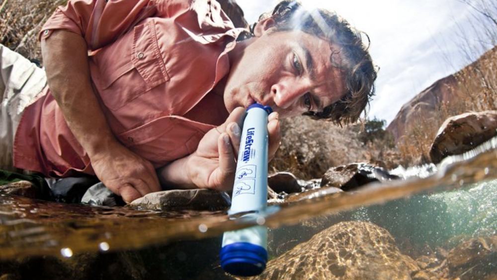 পোর্টেবল জলের ফিল্টার: বেড়াতে গিয়ে পানীয় জলের সমস্যায় পড়তে হয় অনেককেই। পোর্টেবল জলের ফিল্টার সঙ্গে রাখলে এই সমস্যা হবে না। যে কোনও জায়গায় পাওয়া যাবে পানীয় জল।