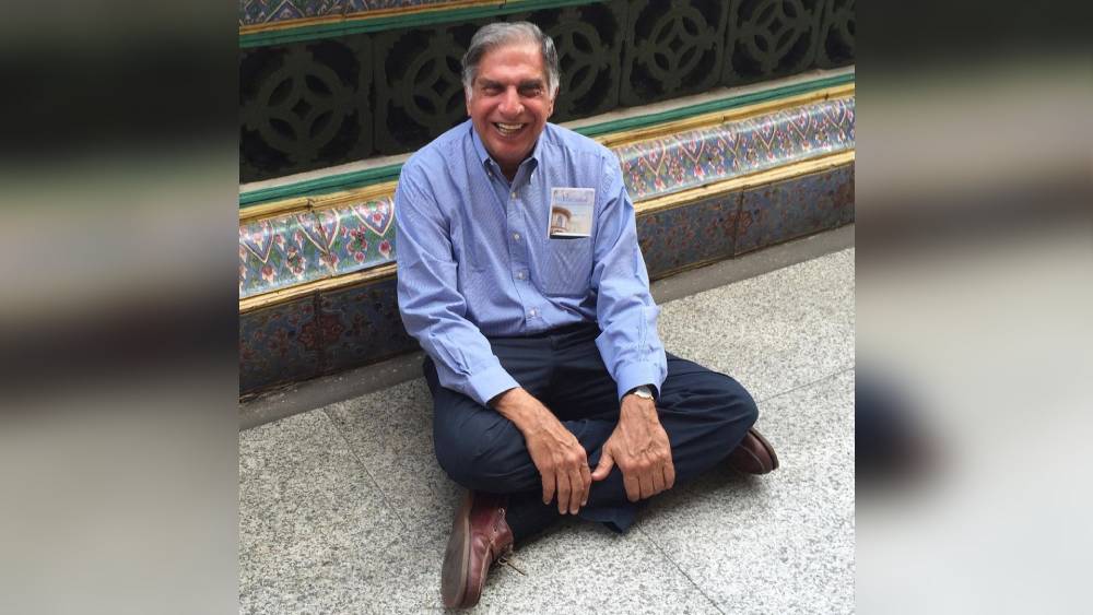 ভাল কাজে অগ্রণী হওয়া বা বাকিদের দিশা দেখানোর ভূমিকা অবশ্য এই প্রথম নয়,আগেও পালন করেছে টাটা গোষ্ঠী। গত ভাঙা সিদ্ধান্তের দীর্ঘ ইতিহাস রয়েছে। তার অনেকগুলির কৃতিত্ব আবার টাটার বর্তমান ‘চেয়ারম্যান এমিরেটাস’ রতন টাটার।