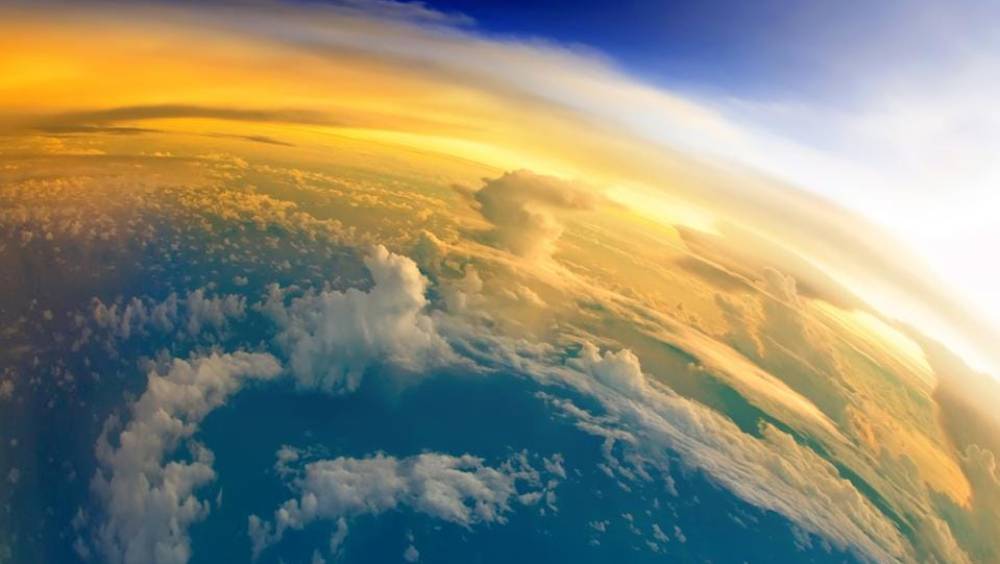 তিনি বলেছিলেন, ‘‘আমরা কেন্দ্রে রয়েছি। আমাদের চারপাশে ১৩৩০ কোটি আলোকবর্ষ পরিধির মধ্যে দৃশ্যমান মহাবিশ্ব। এই বৃত্তের বাইরেও স্পেস রয়েছে, কিন্তু অস্বচ্ছ হাইড্রোজেন প্লাজ়মায় আড়াল হয়ে রয়েছে তা।’’