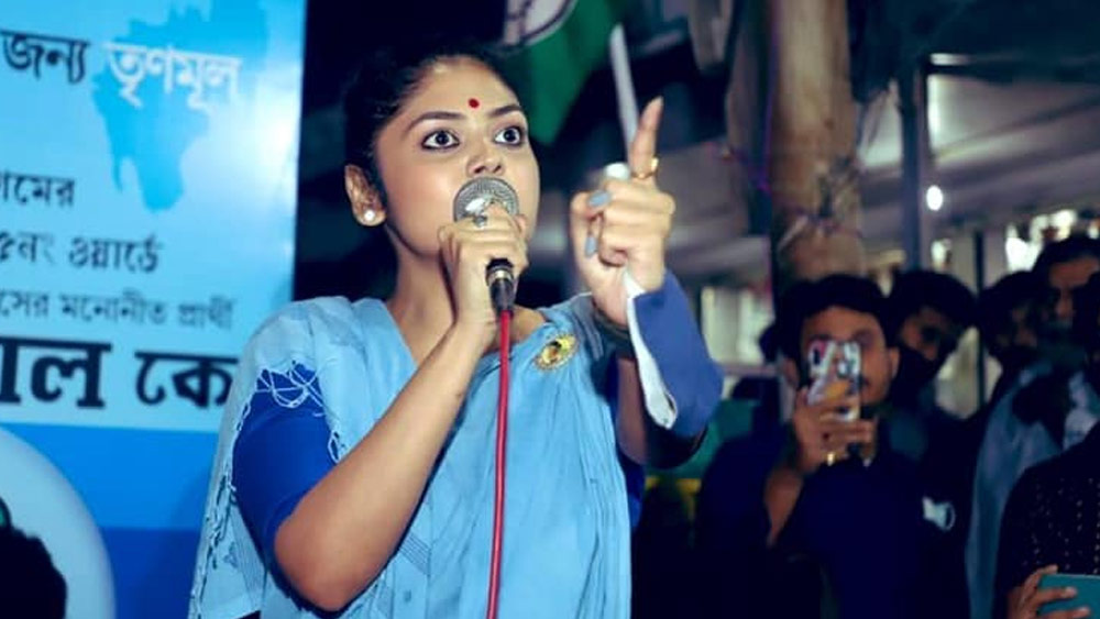 এমন এক লড়াকু নেত্রীকেই পুরভোটের আগে ত্রিপুরায় প্রচারে পাঠিয়েছিলেন তৃণমূল নেতৃত্ব। যেখানে বেশ কিছু কর্মসূচিতেও অংশ নিতে দেখা যায় সায়নীকে।