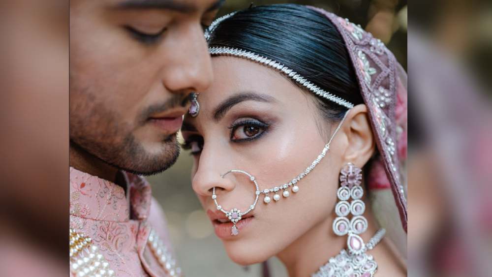 কাজের বাইরে সিনেমা দেখতে পছন্দ করেন সিমরন। সব ধরনের সিনেমা দেখেন তিনি। সেই সঙ্গে বলিউডি গানের সঙ্গে নাচতেও খুব পছন্দ করেন সিমরন।