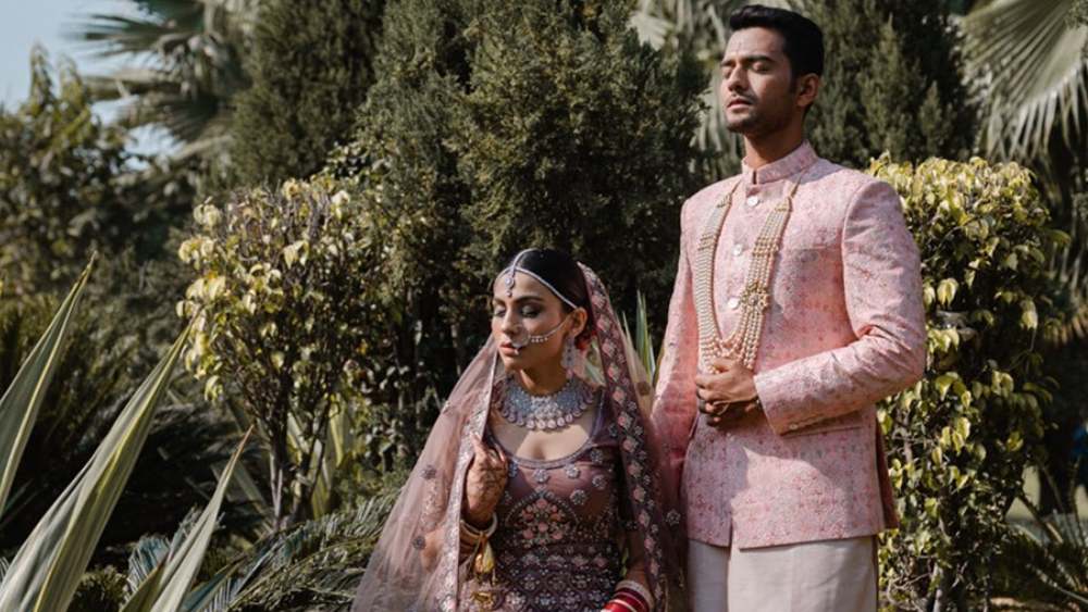 ২১ নভেম্বর গাঁটছড়া বাঁধেন দু’জনে। নিজের বিয়ের ছবি নেটমাধ্যমে প্রকাশ করেন উন্মুক্ত।