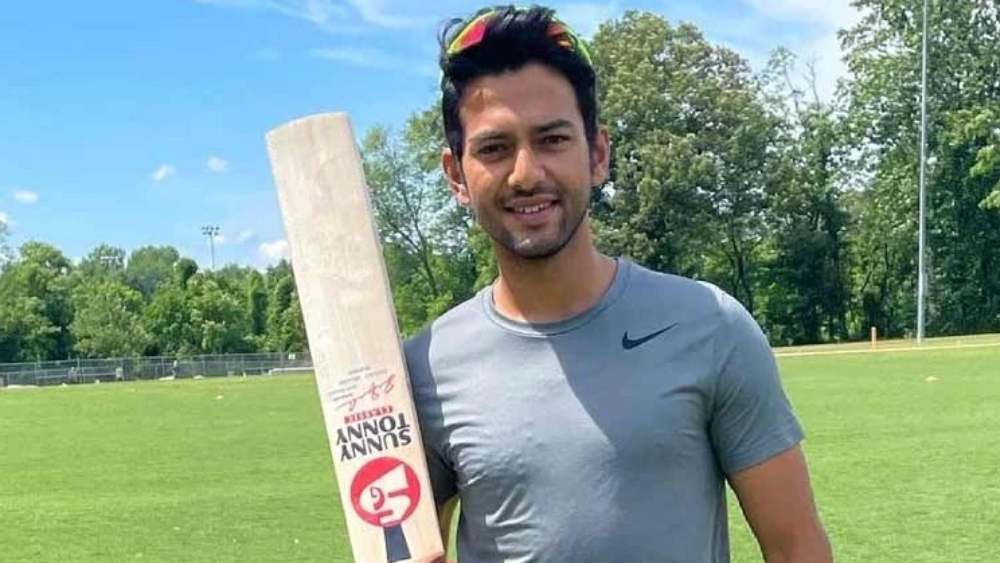 শেষ পর্যন্ত ২০২১ সালের অগস্ট মাসে মাত্র ২৮ বছর বয়সে ভারতীয় ক্রিকেট থেকে অবসর নেন উন্মুক্ত। তিনি চলে যান আমেরিকা। সেখানে মেজর ক্রিকেট লিগের সঙ্গে তিন বছরের চুক্তি করেন।
