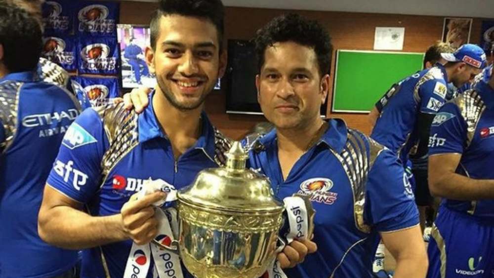 ২০১৫ সালে উন্মুক্ত যান মুম্বই ইন্ডিয়ান্সে। সে বছর মুম্বই আইপিএল জিতলেও জাতীয় দলের দরজা খোলেনি তাঁর জন্য।