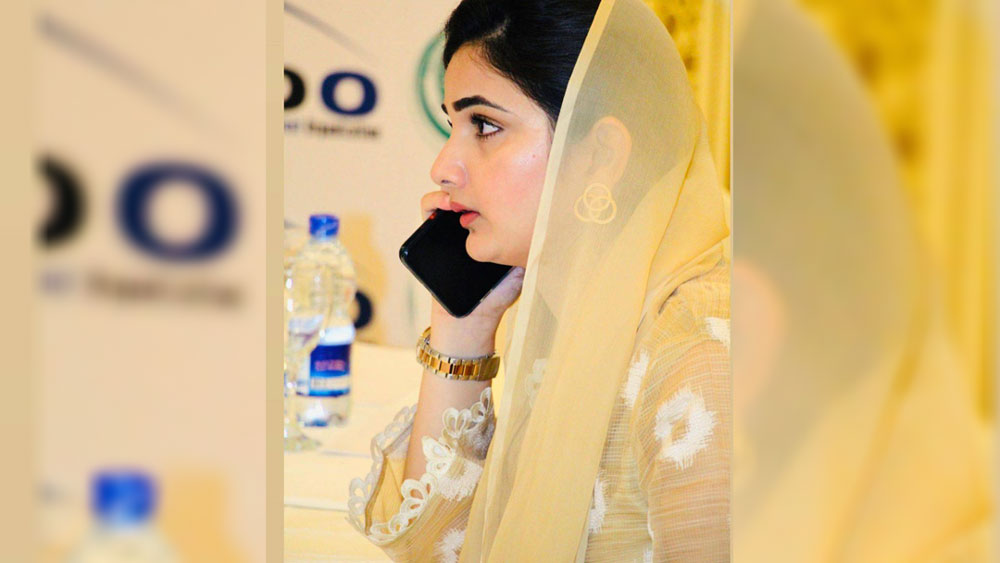 সাইবার অপরাধের শিকার হয়েছেন তিনি। তাঁর ছবি এবং অশ্লীল ভিডিয়ো বানিয়ে তা নেটমাধ্যমে ভাইরাল করে দেওয়ার অভিযোগ উঠেছে। তার পরই নতুন করে খবরের শিরোনামে উঠে এসেছে তাঁর নাম।