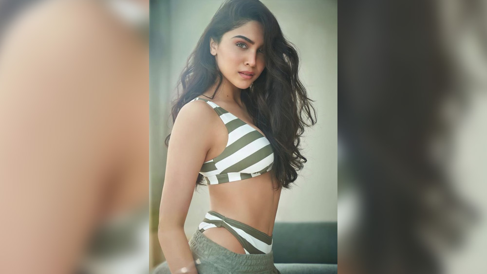 পাঁচ বছর পরে অবশেষে স্বপ্নপূরণের সুযোগ। ‘বান্টি অউর বাবলি ২’ ছবিতে অভিনয়ের সুযোগ আসে তাঁর কাছে।