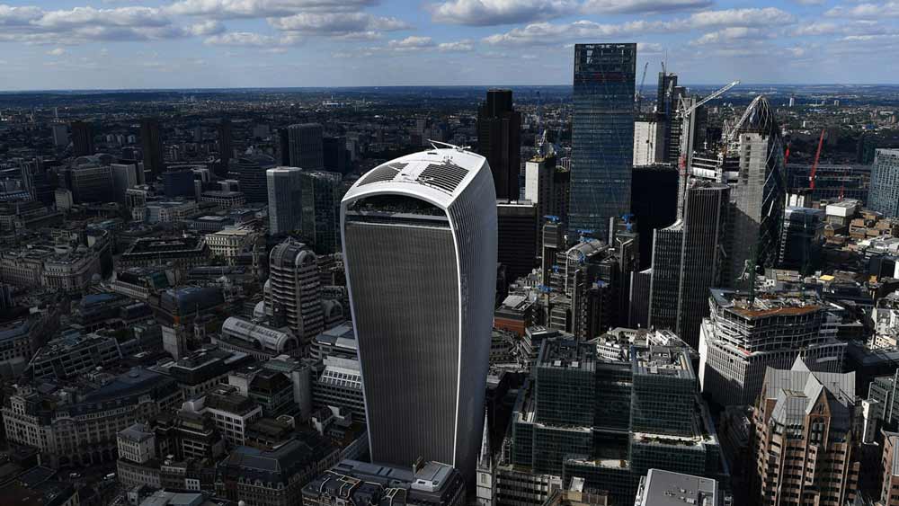 ৩৮ তলার এই বহুতল ৫২৫ ফুট উঁচু। বহুতলের একেবারে উপরের তিন তলা জুড়ে বাগান রয়েছে। প্রচুর গাছ দিয়ে সাজানো হয়েছে ওই তিন তলা। সঙ্গে একটি রেস্তোরাঁ এবং একটি পানশালাও রয়েছে। ২০১৫ সাল থেকে তিন তলার এই বাগান সকলের জন্য খুলে দেওয়া হয়।