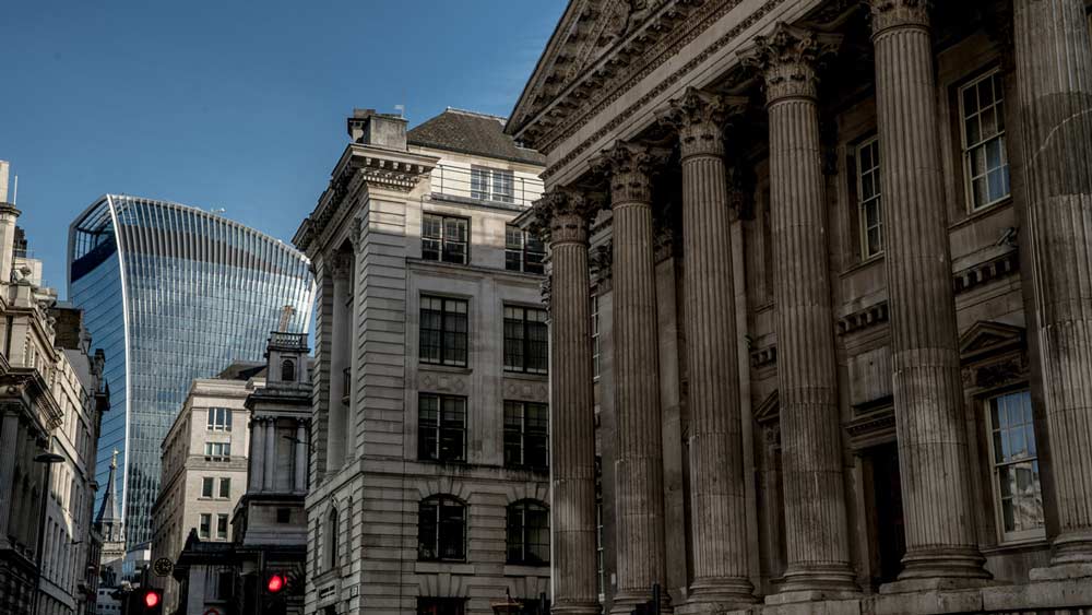 ওয়াকি টকি বহুতল লন্ডনের অন্যতম আকর্ষণ হয়ে ওঠে। একে দেখতে দেশ-বিদেশের বহু মানুষ ভিড় জমাতে থাকেন। তার অদ্ভুত রূপ যেমন পর্যটকদের আকর্ষণ করত, তেমনই এই বহুতল সাধারণের ভয়ের কারণও হয়ে ওঠে।