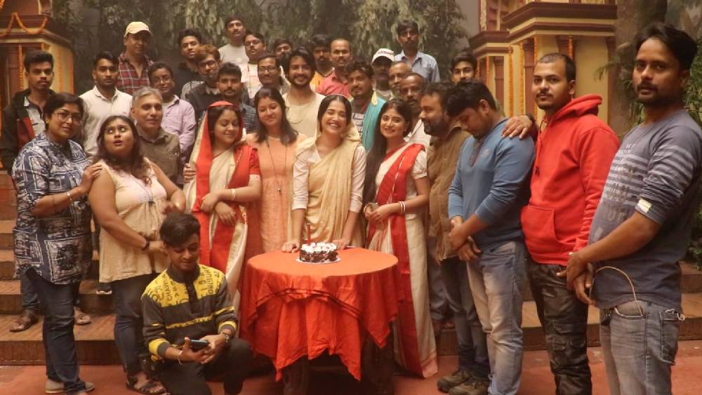 মিমির উপর দায়িত্ব দিয়ে গেলেন রোশনি।