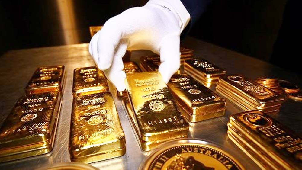 ৩০ কেজি সোনা আরব থেকে ভারতে পাচার করার অভিযোগ রয়েছে স্বপ্নার বিরুদ্ধে। সেই সোনার দাম তখন ছিল ১৫ কোটি টাকা। পাচারে অভিযুক্ত স্বপ্না অবশ্য এখন জামিনে মুক্ত। বিভিন্ন শর্ত সাপেক্ষে তাঁকে এ মাসের শুরুতে জামিন দেওয়া হয়। শর্ত ছিল, জামিনে জেল থেকে বের হলেও জেলার বাইরে বের হতে পারবেন না স্বপ্না। 