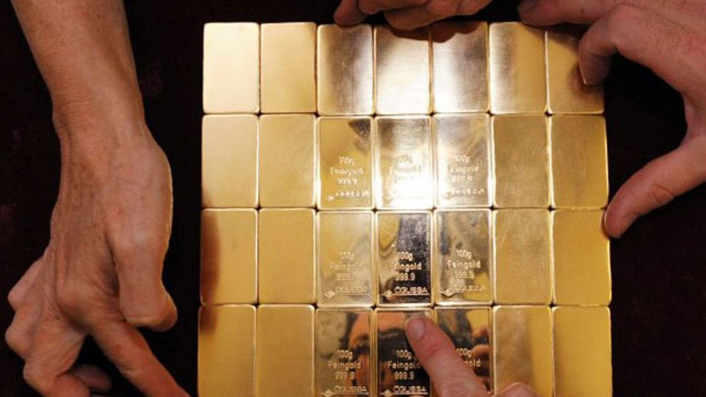 শুধু তাই নয়, যে ৩০ কেজি সোনা পাচারের অভিযোগ রয়েছে স্বপ্নার বিরুদ্ধে, সেই সোনাও আরব থেকে তিনি আনিয়েছিলেন  করোনা পরিস্থিতিতে মালবাহী বিমানে। নিজের কূটনৈতিক প্রভাব খাটিয়ে। 