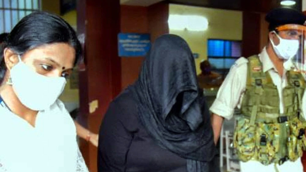 গত বছর ১১ জুলাই বেঙ্গালুরু থেকে গ্রেফতার হন স্বপ্না।  নভেম্বরের গোড়ায় জামিনে মুক্তি পেয়েছেন।  তাঁকে নিয়ে অনিশ্চয়তার কারণ স্বপ্নার বরাবর রহস্যে মোড়া ভাবমূর্তি।