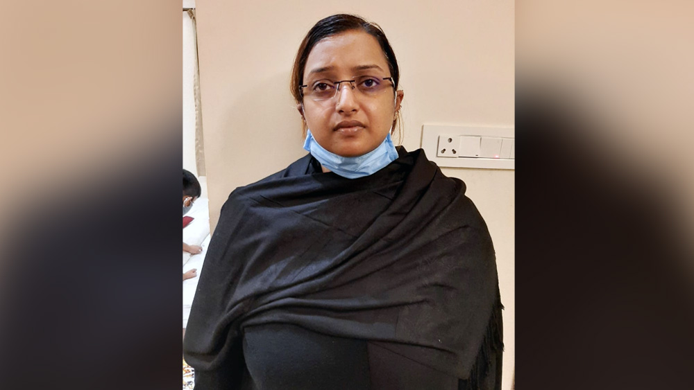 দেখতে সাধারণ। স্বপ্নার শিক্ষার শংসাপত্র বলছে, পড়শোনা স্নাতকস্তর পর্যন্ত। তবে স্বপ্নার আসল ক্ষমতা সম্ভবত তাঁর  সপ্রতিভত ব্যবহারে। আর অনর্গল আরবি, ইংরেজি-সহ বেশ কয়েকটি ভাষায় কথা বলতে পারার ক্ষমতা। তার জেরেই  ২০১৩ সালে এয়ার ইন্ডিয়ান স্যাটস-এর মানবসম্পদ আধিকারিকের চাকরিটা পেয়ে যান স্বপ্না। 