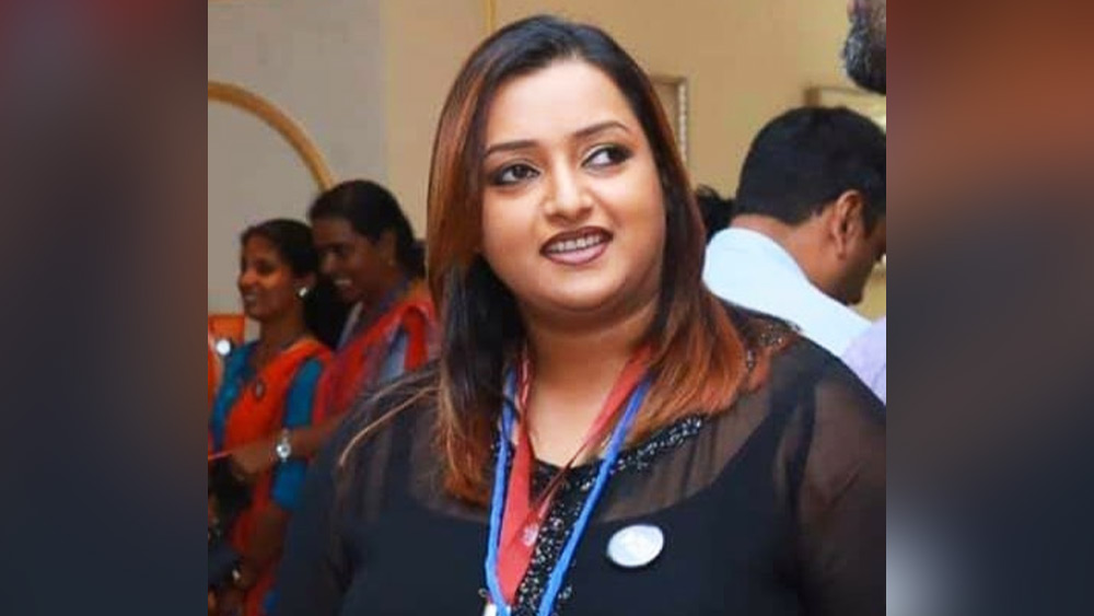 সেখানে বিতর্কেও জড়ান।  অভিযোগ, সংস্থার এক উচ্চ পদস্থ বন্ধুর সঙ্গে হাত মিলিয়ে এক পুরুষ কর্মীকে যৌন হেনস্থার মামলায় ফাঁসানোর ষড়যন্ত্র করেছিলেন তিনি। সে জন্য মহিলা কর্মীদের সইও নকল করেছিলেন স্বপ্না। এই ঘটনায় স্বপ্নার বিরুদ্ধে মামলা হয়। প্রভাব খাটিয়েই গ্রেফতারি এড়ান বলে অভিযোগ।। 