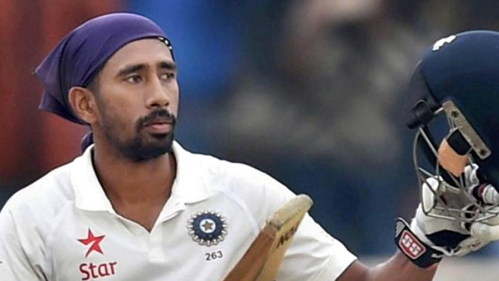 ঋদ্ধিমান সাহা: এই সিরিজে বিশ্রাম দেওয়া হয়েছে ঋষভ পন্থকে। প্রথম দলে ফিরতে পারেন ঋদ্ধি। দলে তরুণ শ্রীকর ভরত থাকলেও অভিজ্ঞ ঋদ্ধিকেই সুযোগ দিতে পারেন রাহুল দ্রাবিড়রা।