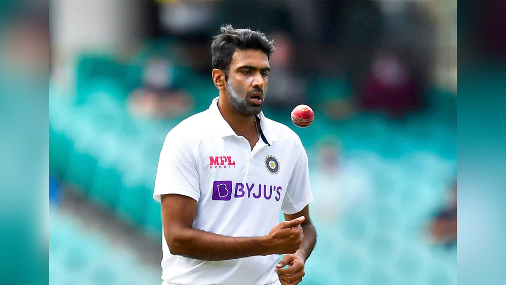 রবিচন্দ্রন অশ্বিন: দেশের মাটিতে অশ্বিনকে বসাতে চাইবে ভারত। টেস্ট ক্রিকেটে ৪১৩টি উইকেট নেওয়া এই অভিজ্ঞ স্পিনারকে নিয়ে নামতে পারেন রহাণেরা।