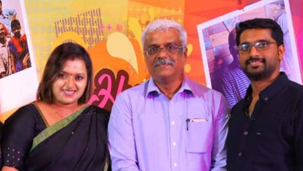 কিছু দিনের মধ্যে নতুন চাকরি জুটিয়েও ফেলেন। এ বার যোগ দেন কেরলের রাজ্য সরকার পরিচালিত তথ্য প্রযুক্তি সংস্থার গুরুত্বপূর্ণ পদে। ঘনিষ্ঠতা বা়ড়ে কেরলের তথ্য ও প্রযুক্তি সচিব এবং আইএএস কর্তা এম শিবশঙ্করের সঙ্গে। পরে অবশ্য জানা গিয়েছিল, শিবশঙ্করের সঙ্গে আগে থেকেই ঘনিষ্ঠতা বাড়িয়েছিলেন স্বপ্না। সরকার নিয়ন্ত্রিত তথ্য প্রযুক্তি সংস্থার চাকরির জন্য তাঁর নাম প্রস্তাব করেছিলেন শিবশঙ্করই। 