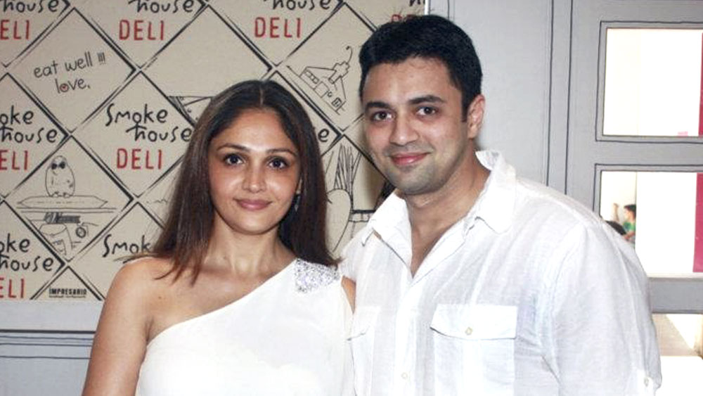 ২০০৫ সালে শেষ ছবি করেন সন্দলি। সেই ছবিও হিট না হওয়ায় অভিনয় থেকে সরে যাওয়ার সিদ্ধান্ত নেন। ওই বছরই বিয়ে করেন এক ব্যবসায়ীকে। নাম কিরণ সালাসকর।