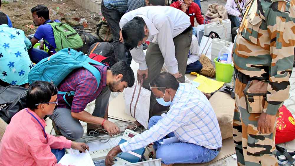 ত্রিপুরায় পুরনির্বাচন বৃহস্পতিবার। তারই প্রস্তুতি আগরতলার একটি স্কুলে। বুধবার। 