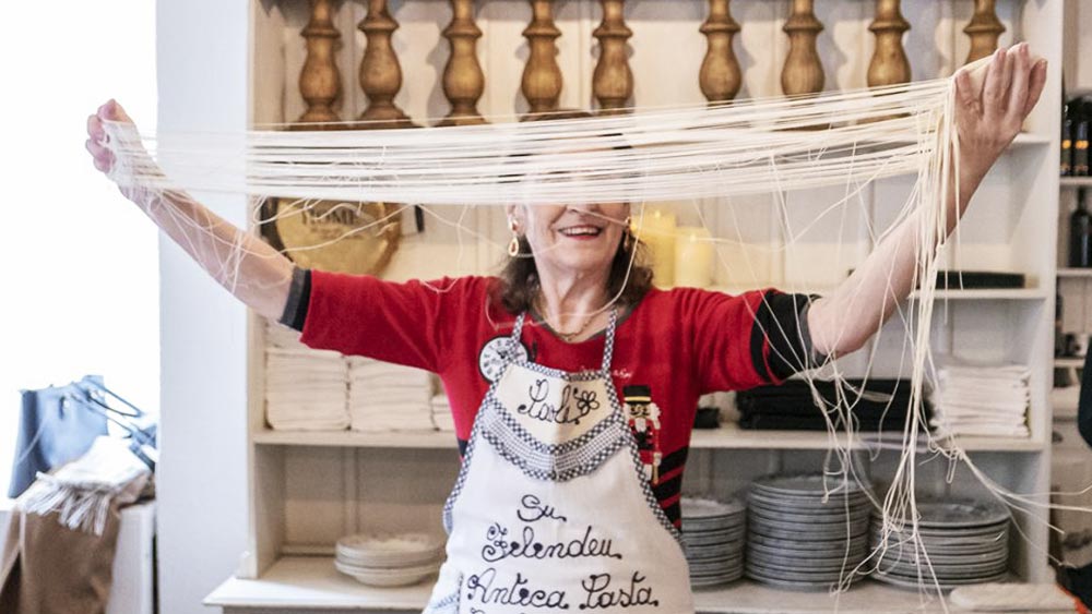 খাবারের নাম সু ফিলিন্দু। ইটালীয় শব্দ। ইংরেজিতে বলা হয় ‘থ্রেডস অফ গড’। যার বাংলা অর্থ ঈশ্বরের সূত্র। তবে এই সূত্র বা সুতো আসলে পাস্তা। 