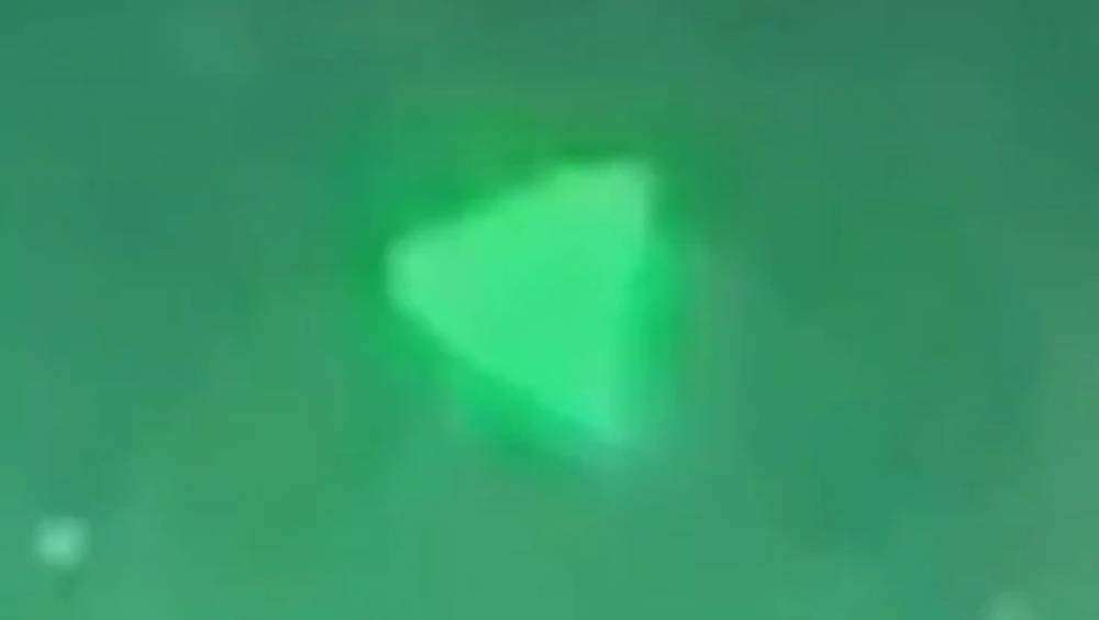 আমেরিকার নৌবাহিনীর পাইলটরা উড়ন্ত চাকি দর্শনের যে সব ছবি জমা দিয়েছেন তার একটি। ছবি- পেন্টাগনের সৌজন্যে।