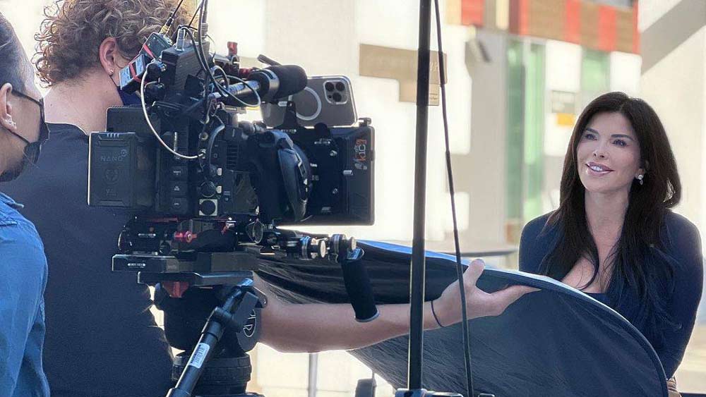 তার পর কখনও টিভি উপস্থাপিকা, কখনও সাংবাদিক, এমনকি অভিনেত্রী হিসাবেও কাজ করেছেন। এক সময় এক বিখ্যাত ম্যাগাজিনের বিচারে বিশ্বের প্রথম ৫০ সুন্দরী মহিলার তালিকায় লরেন ছিলেন অন্যতম। নিউ ইয়র্কের ইউএস উইকলি ম্যাগাজিনের ‘হট বডিজ’ প্রতিবেদনেও লরেনের নাম ছিল।