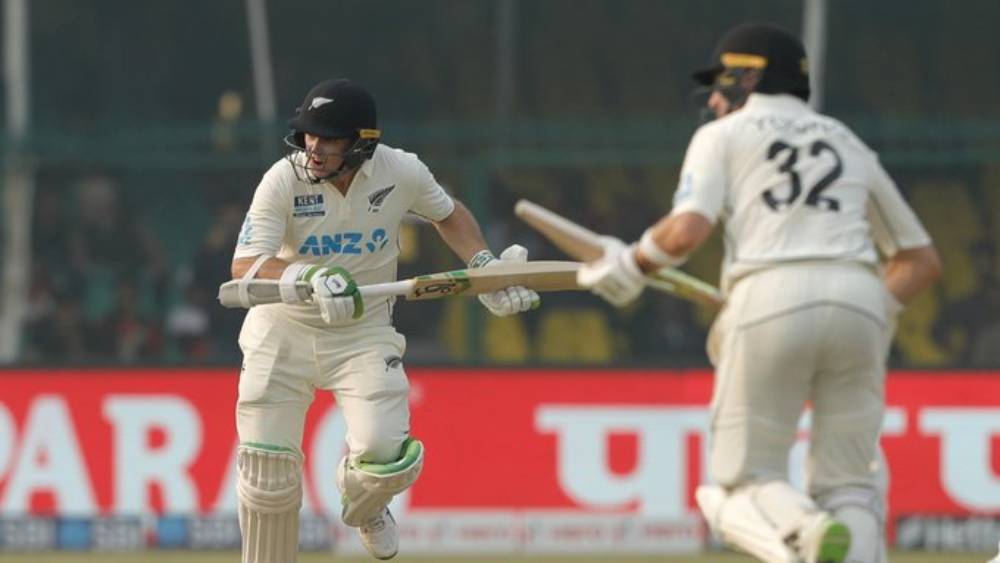 সরাসরি: তৃতীয় দিনের খেলা শুরু, নিউজিল্যান্ডকে ধাক্কা দিতে মরিয়া ইশান্ত, উমেশরা