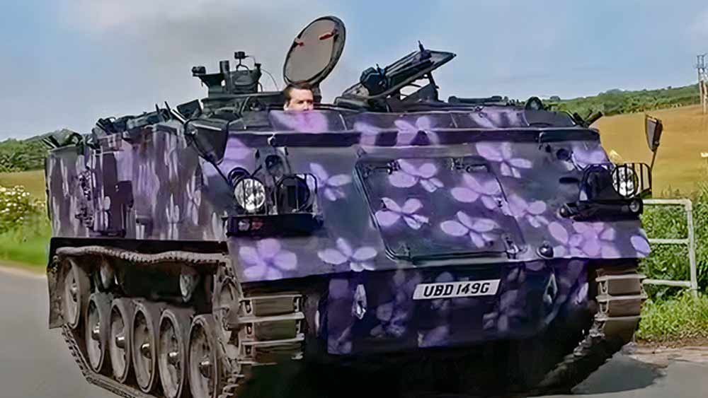 তবে এখনও তার অনুমতি মেলেনি। এখন শুধুমাত্র ব্যক্তিগত প্রয়োজনে গাড়িটি ব্যবহারের শংসাপত্র রয়েছে তাঁর। আর কোনও বিশেষে অনুষ্ঠানেও ভাড়া দিতে পারেন গাড়িটি।