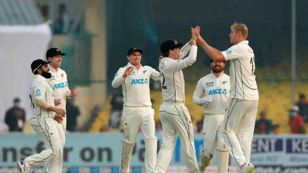 সরাসরি: সাজঘরে ফিরলেন অধিনায়ক রহাণে, ভারতের রান ৩ উইকেটে ৪১