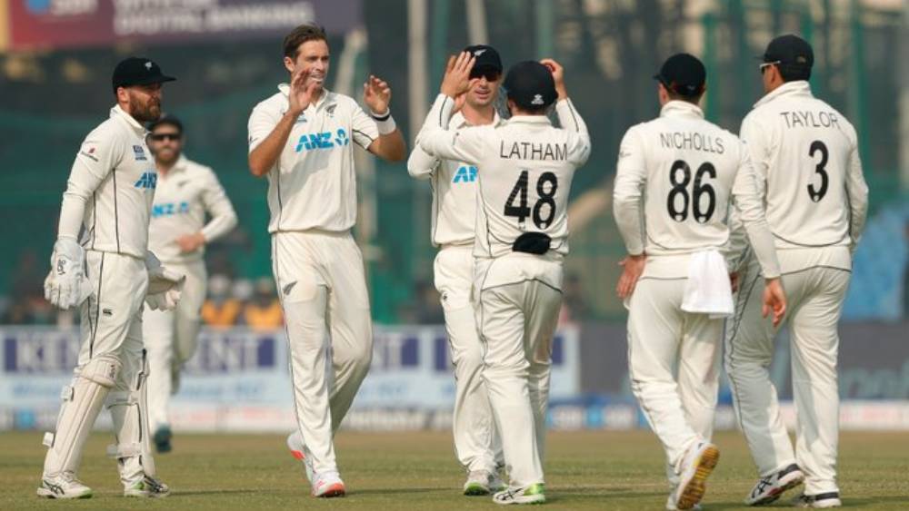 সরাসরি: অর্ধশতরান করে আউট শ্রেয়স, চা বিরতিতে ভারত ৭ উইকেটে ১৬৭