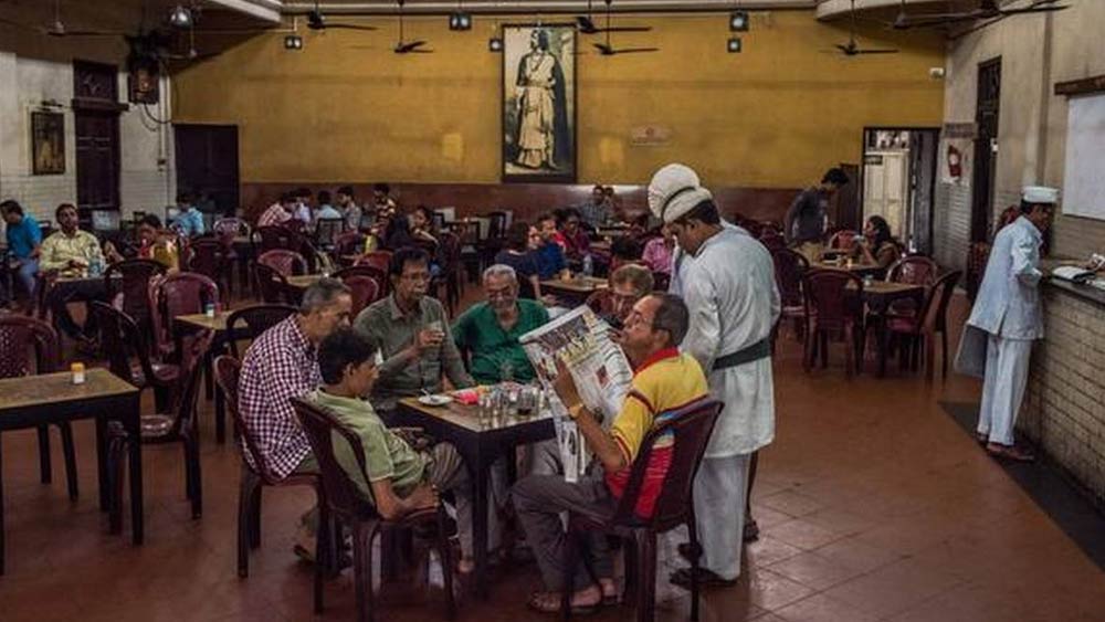 বারবার অস্তিত্ব সঙ্কটের মুখোমুখি হয়েছে কফি হাউস। প্রতি বারই ঘুরে দাঁড়িয়েছে। এখন তার প্রতিদ্বন্দ্বী ঝাঁ চকচকে কফিশপগুলিও। তাদের জৌলুসের কাছে ম্লান লাগে কফি হাউসের গুণমান। তারপরেও জেগে থাকে ২৫০ বছরের বেশি প্রাচীন বাড়ির দোতলায় কফির কল্লোল। গুঞ্জরিত হয় তার উপরের তলায় নিভৃতচারীদের গুঞ্জন। আড্ডার পাশাপাশি চলুক উপযুক্ত পরিমাণে কফি পান। সঙ্গে অর্ডার হোক স্ন্যাক্সেরও। না হলে, কট্টর প্রতিযোগিতার যুগে শব্দহীন হয়ে যাবে কফি হাউসের ‘হোক কলরব’। (ঋণস্বীকার: ‘কলিকাতার রাজপথ সমাজে ও সংস্কৃতিতে’: অজিতকুমার বসু, ‘কলিকাতা দর্পণ’: রাধারমণ মিত্র, ছবি: আর্কাইভ, সোশ্যাল মিডিয়া)