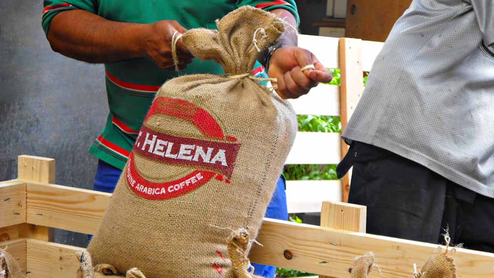 সেন্ট হেলেনা: অতলান্তিক মহাসাগরের ছোট্ট দ্বীপ সেন্ট হেলেনা। সেখানেই চাষ হয় এই কফির। নেপোলিয়নও ভক্ত ছিলেন এটির। দাম কিলোগ্রাম প্রতি ১১,০০০ টাকার কাছাকাছি। 