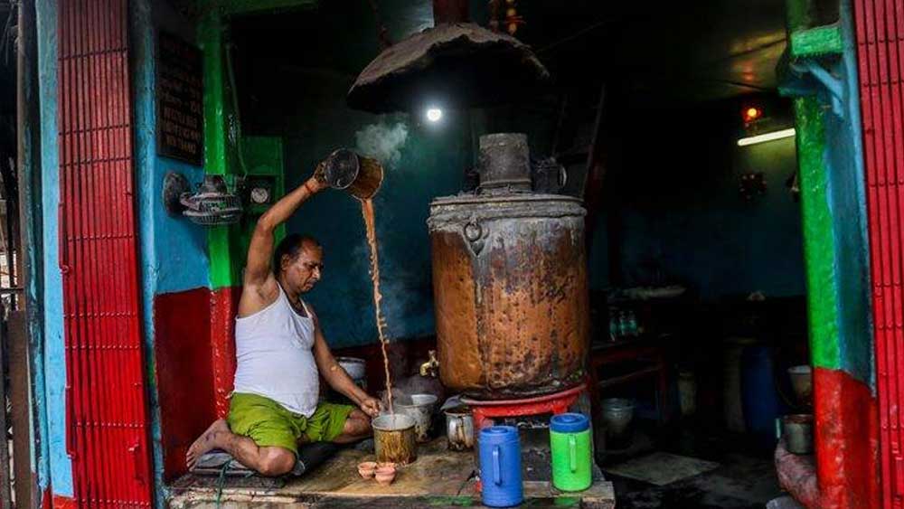 বিশ্বজুড়ে বহু যুদ্ধের পরে তবে কি না চা ফিরেছে নিজের দেশে, বিজয়ীর বেশে। 