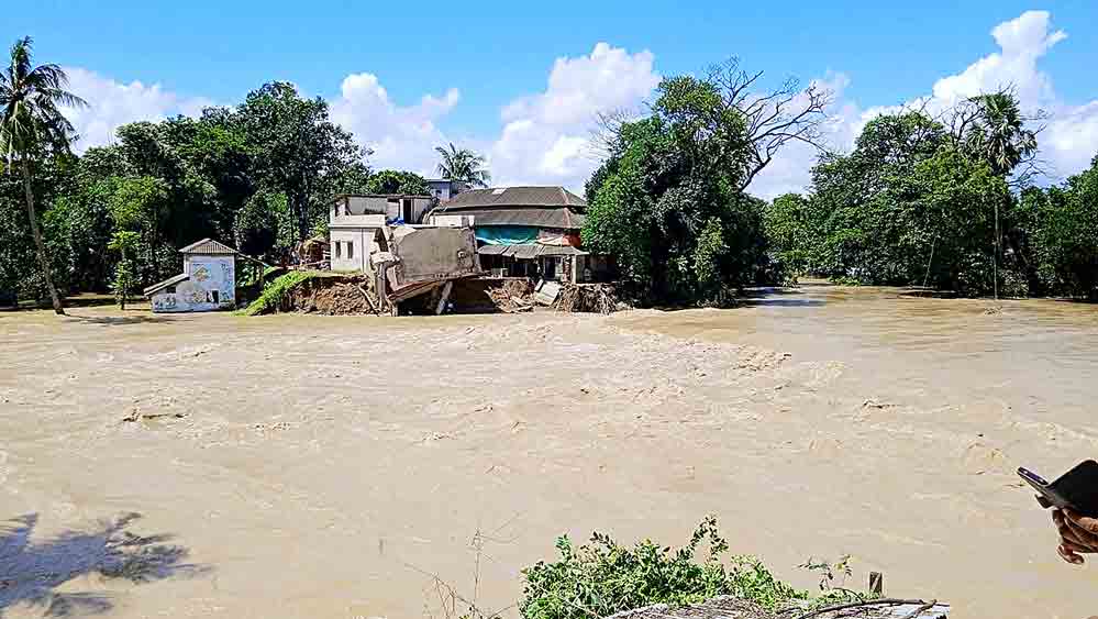 জলের তলায় উত্তরবঙ্গের বহু এলাকা।